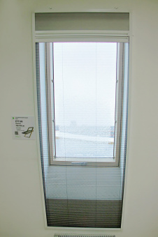 картинка Штора+москитная сетка Fakro AMD Duet 66x240 (белые направляющие RAL 9016, штора белая blackout RAL 1601) Центр Кровли